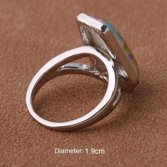 LAST ONE: Stunning women’s mixed color resin ring - Picture 4 of 4